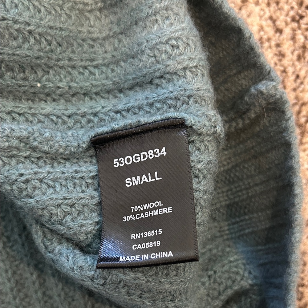 One Grey Day Grayish Green V-Neck Sweater Brand New Size Small - Picture 6 of 6
